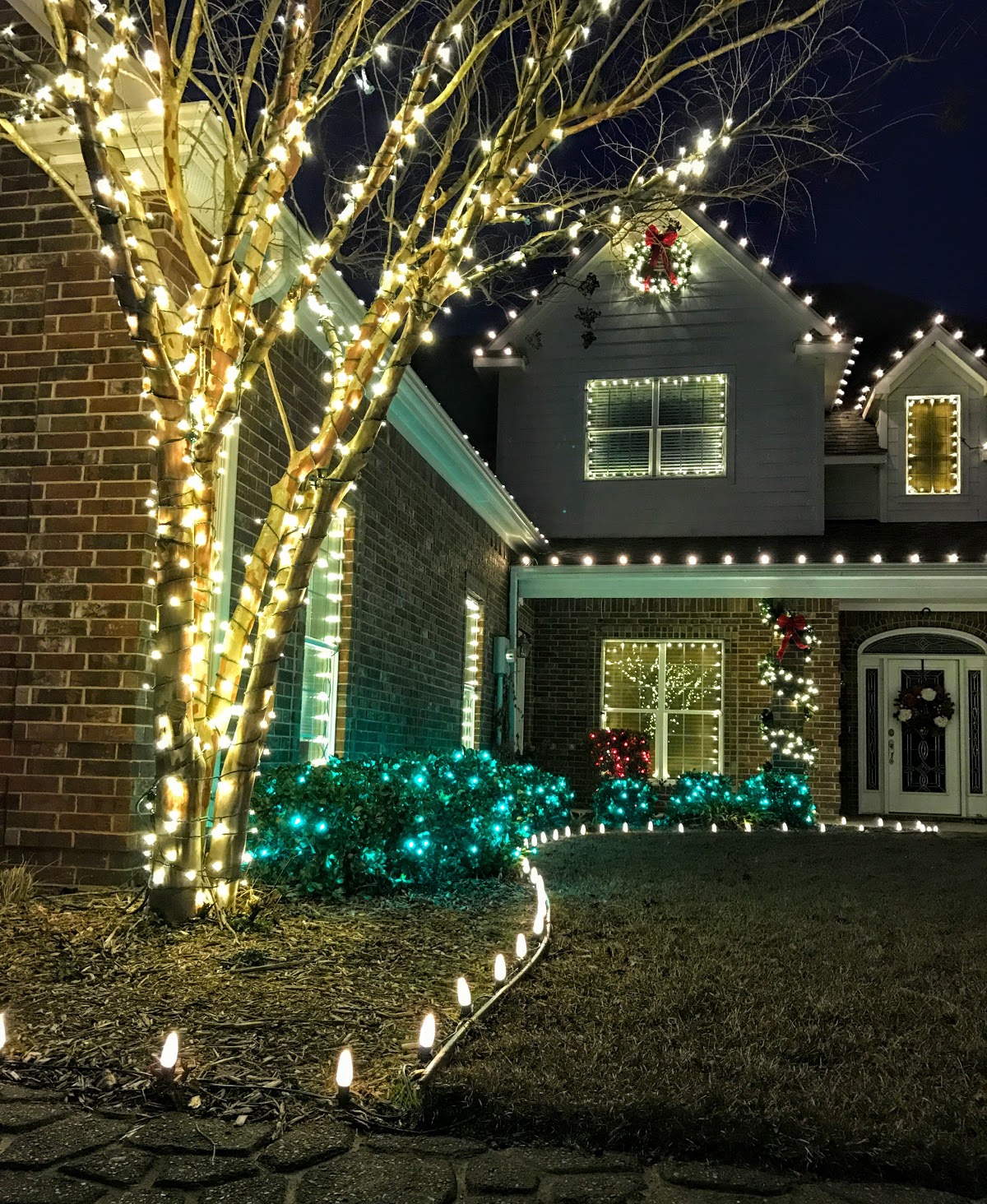 What Full-Service Holiday Lighting Installation Includes